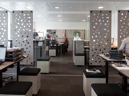 Rumafskærmning i grå filt hos Ticketmaster (2)